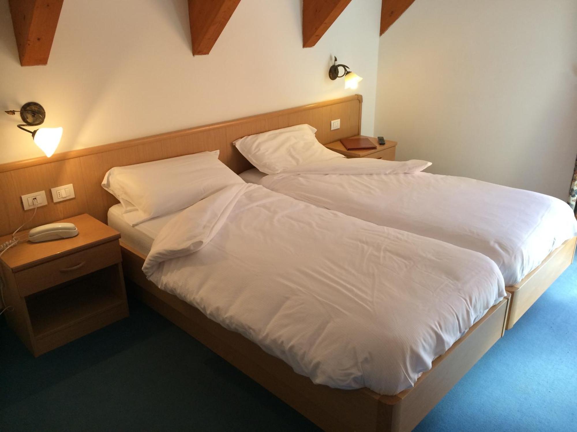Hotel Fortini 마돈나 디 캄필리오 외부 사진
