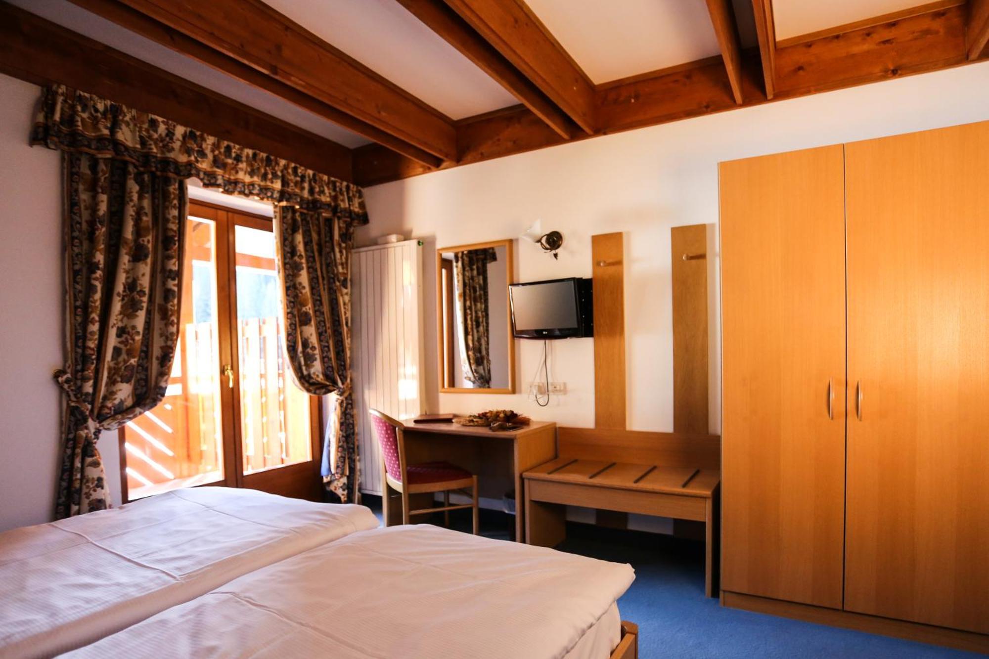 Hotel Fortini 마돈나 디 캄필리오 외부 사진